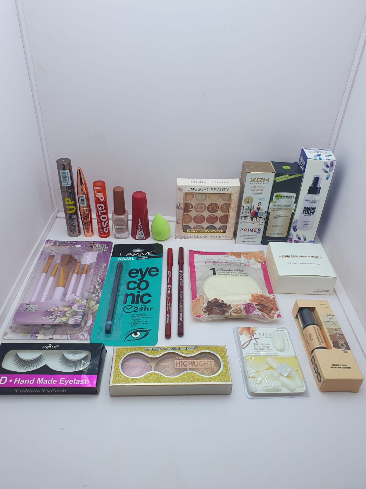 💄 Cosmetic Deal Box – Pack of 24 (Complete Beauty Bundle)